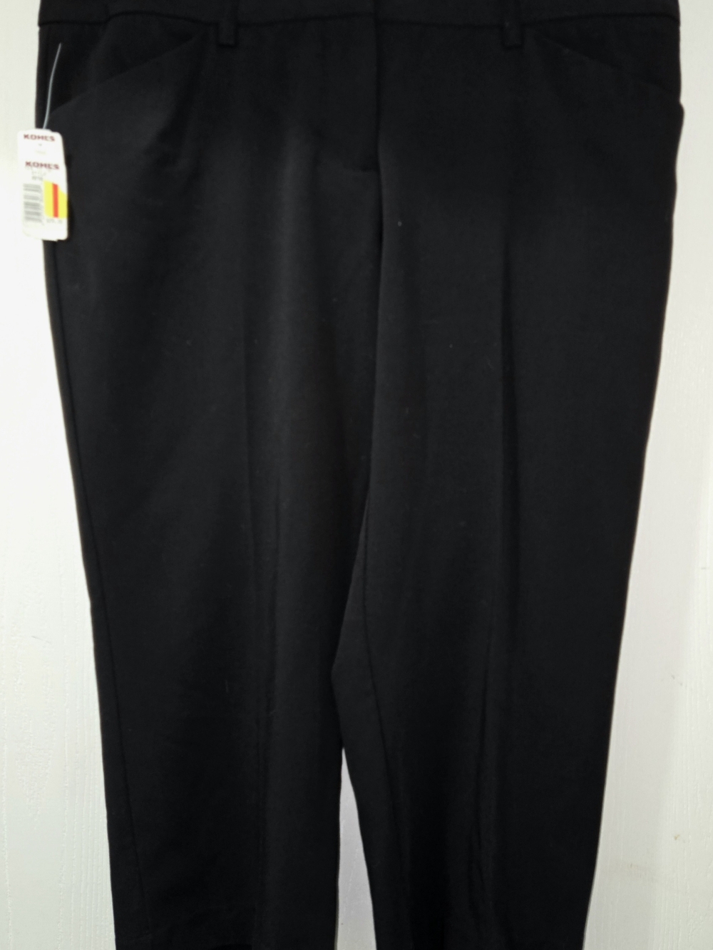 Daisy Fuentes Black Capris with Pleated Front